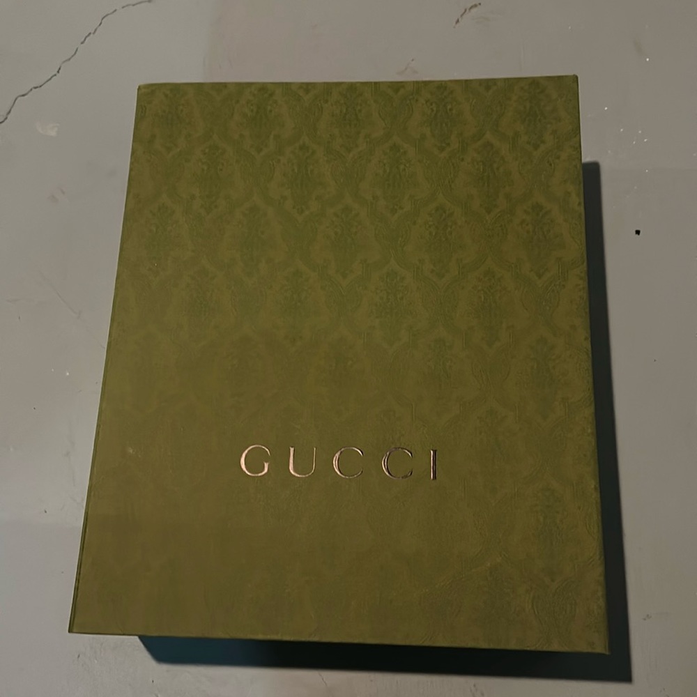 Large gucci gift box